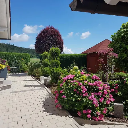 Διαμέρισμα Toni Mit Balkon Und Garten Pemfling