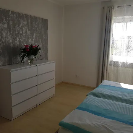Toni Mit Balkon Und Garten Διαμέρισμα